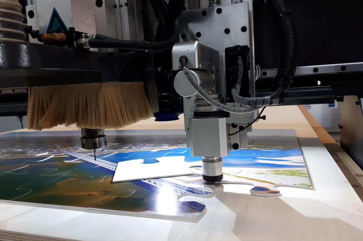 découpe de puzzle au couteau tangentiel