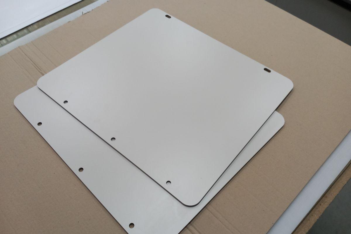 découpe et usinage protection bus en stratifié et aluminium