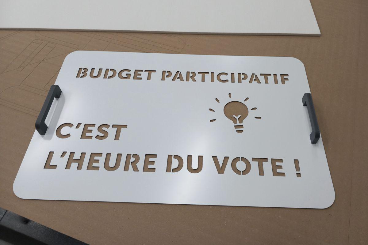 découpe pochoir à peinture sol en Dibond et PVC rigide