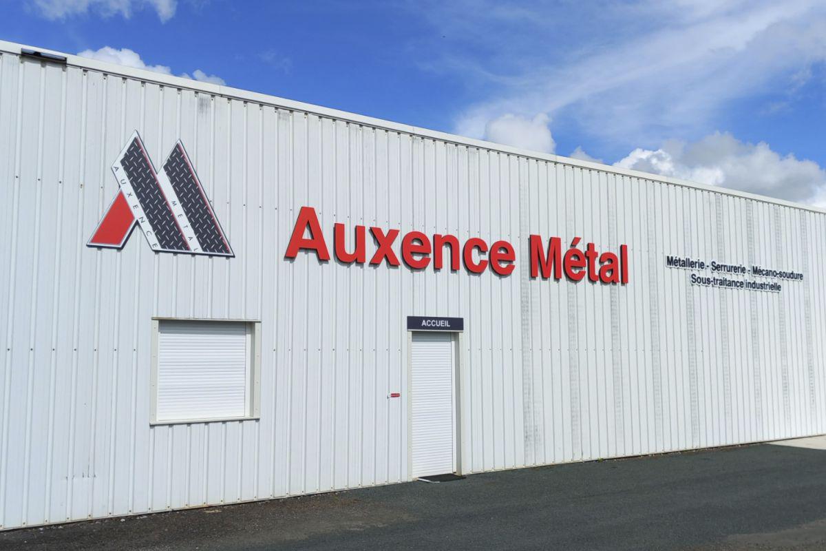 découpe enseigne et logo en Komacel 30 mm